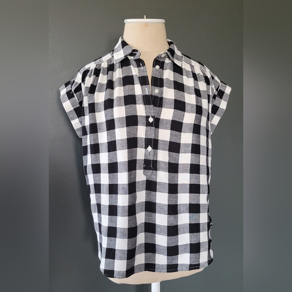 LOFT Gingham Dolman Henley Cap-sleeved Blouse. Size:  SP